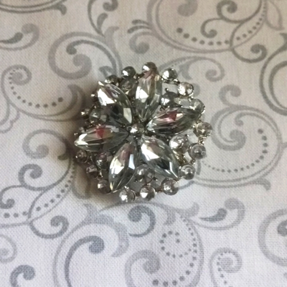 Silver Tone Rhinestone Brooch - Picture 4 of 4